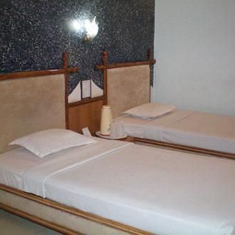 Samdariya Hotel Jabalpur Bagian luar foto